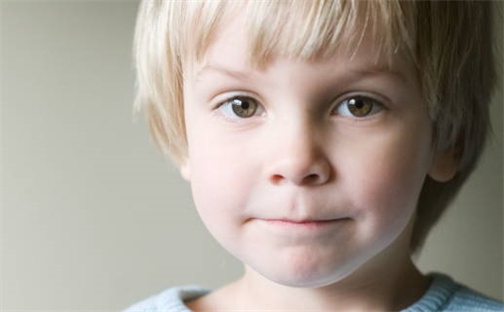 周姓男孩子起名技巧：2026年06月25日生辰八字取名指南